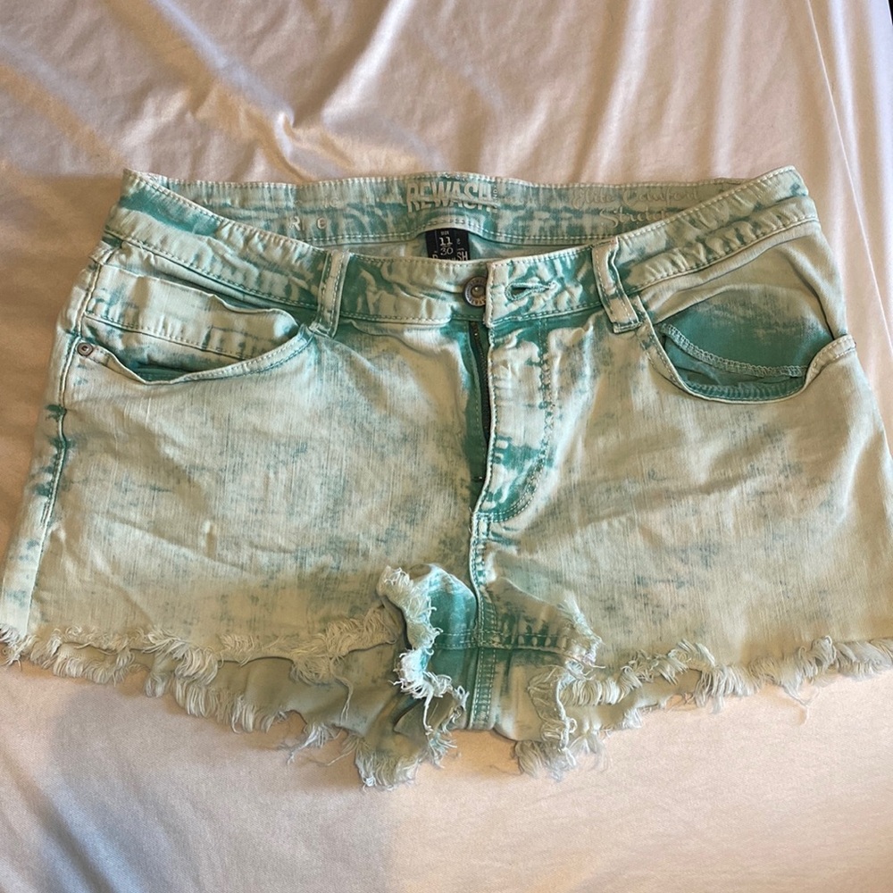 Green stone washed shorts
